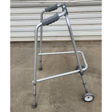 walking fram with wheels